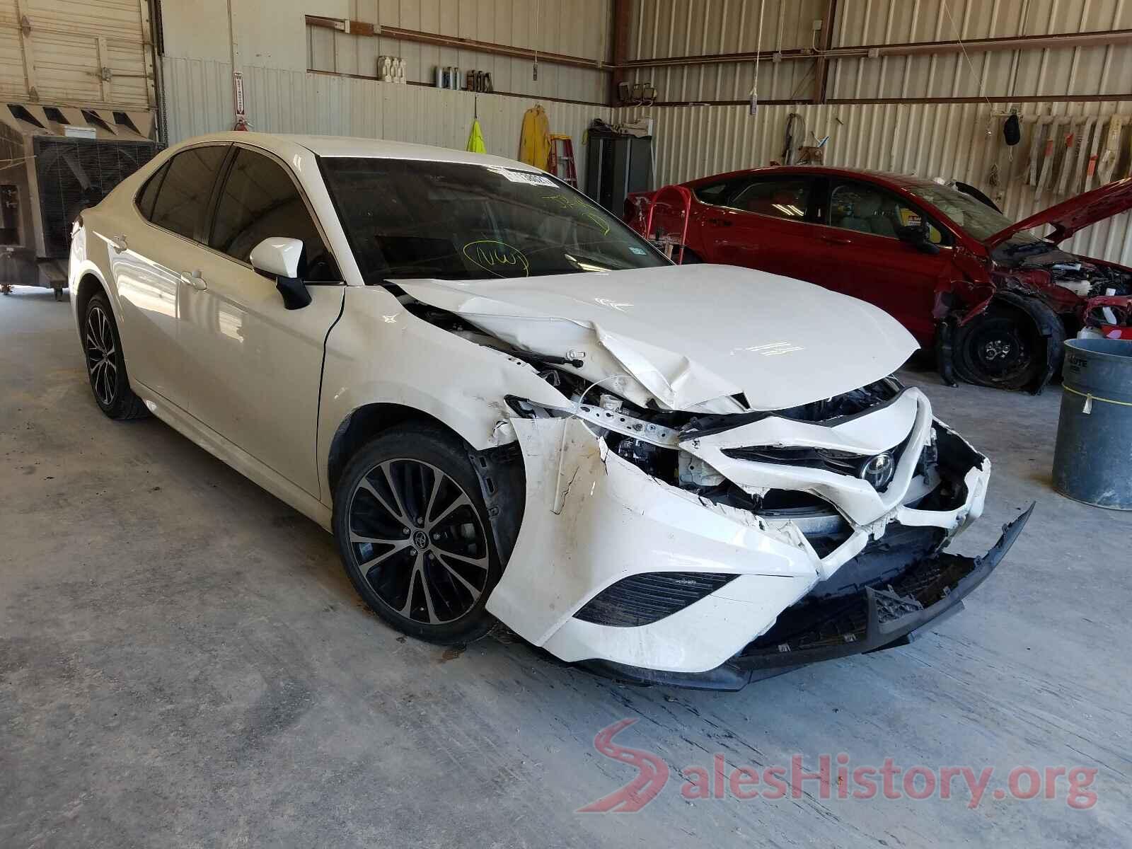 JTNB11HK5J3021679 2018 TOYOTA CAMRY