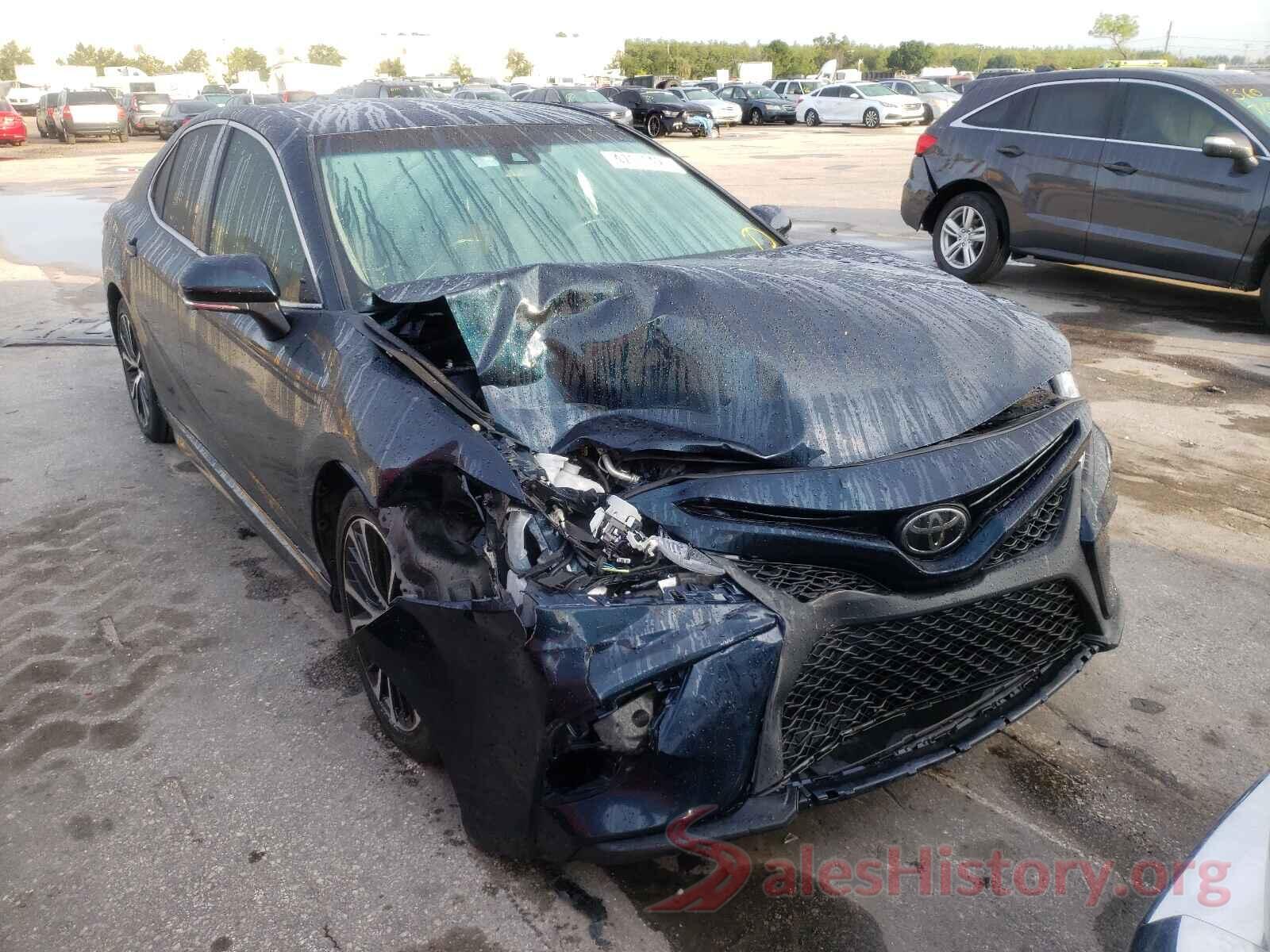 4T1B11HK5JU585701 2018 TOYOTA CAMRY