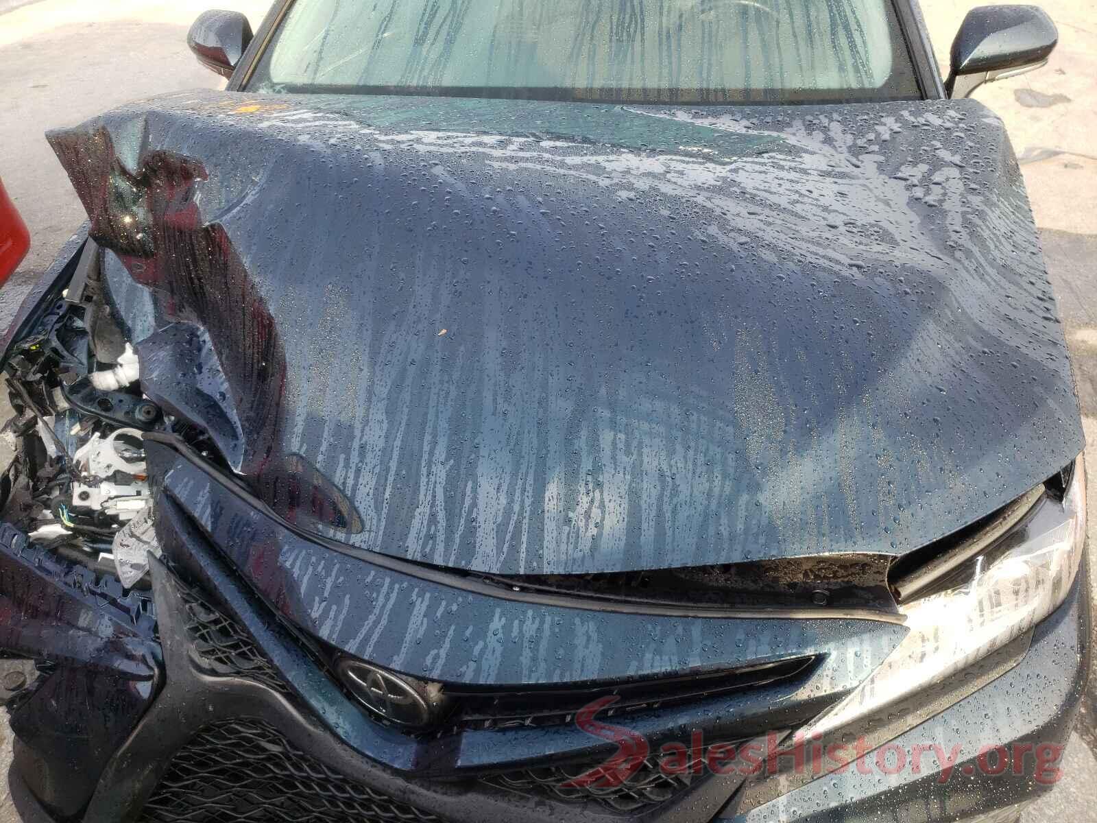 4T1B11HK5JU585701 2018 TOYOTA CAMRY