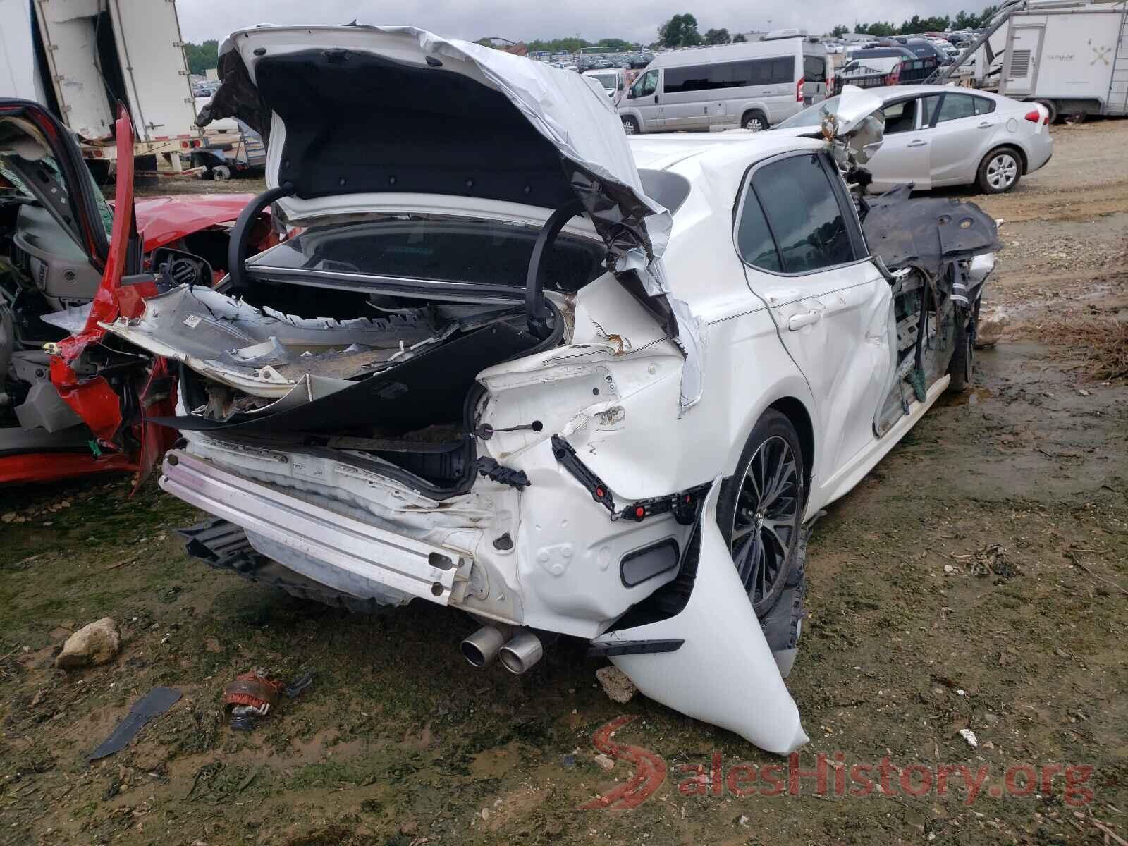 4T1B11HK2JU586093 2018 TOYOTA CAMRY