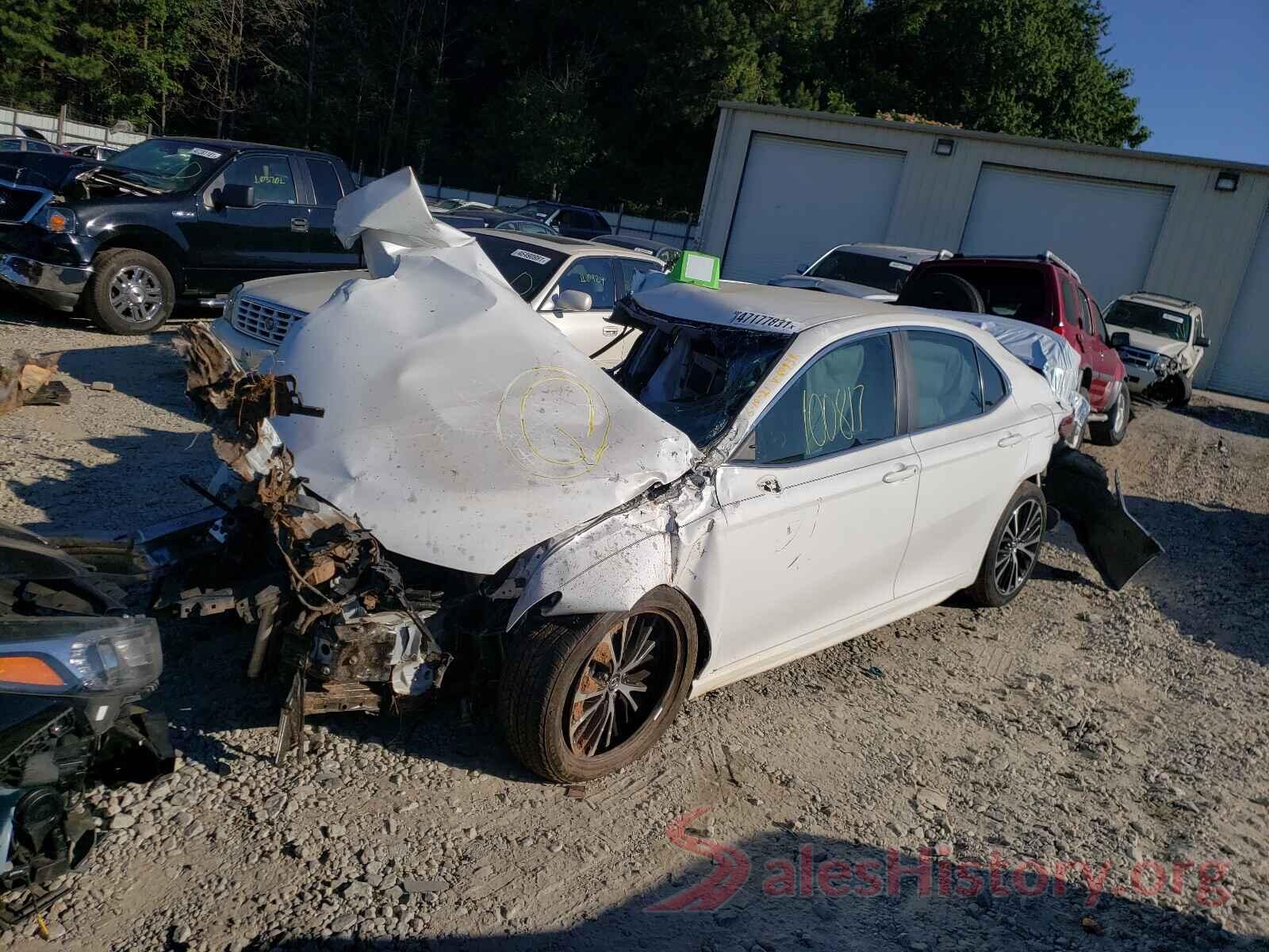 4T1B11HK2JU586093 2018 TOYOTA CAMRY