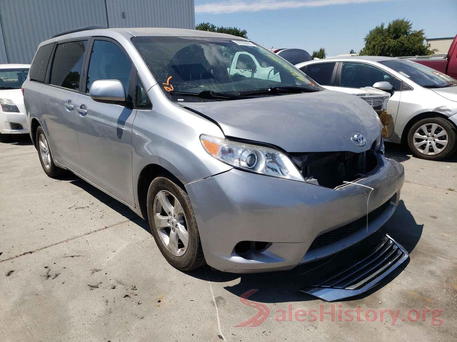 5TDKZ3DC1HS825395 2017 TOYOTA SIENNA