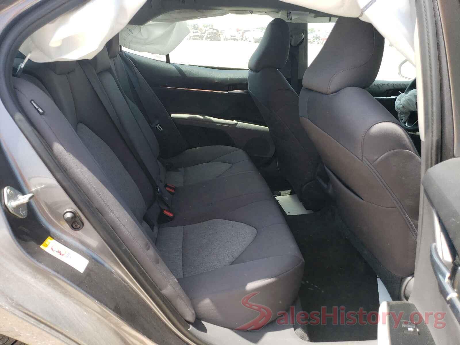 4T1B11HK6JU520999 2018 TOYOTA CAMRY