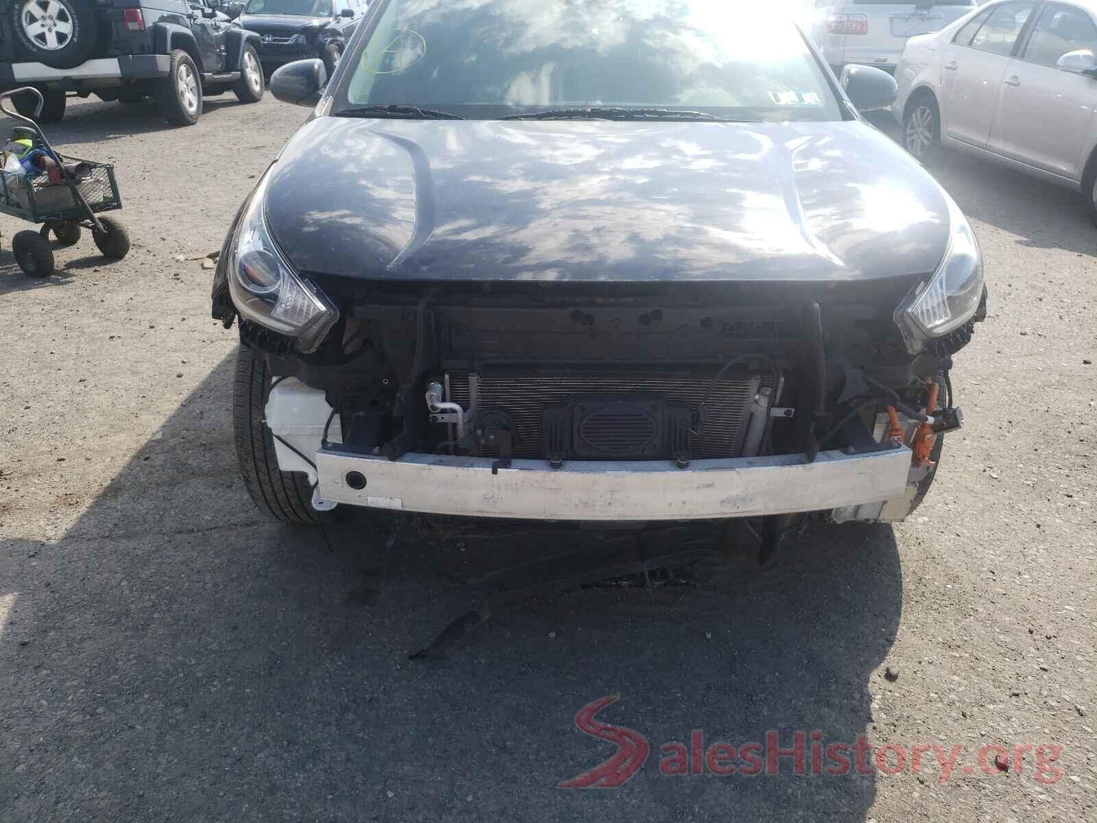 KNDCM3LD5J5205495 2018 KIA NIRO