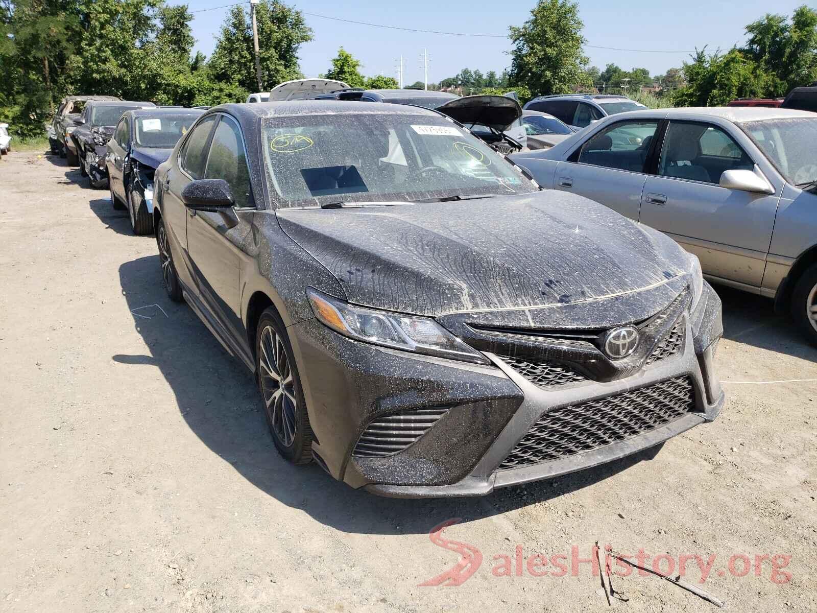 4T1B11HK4JU615240 2018 TOYOTA CAMRY