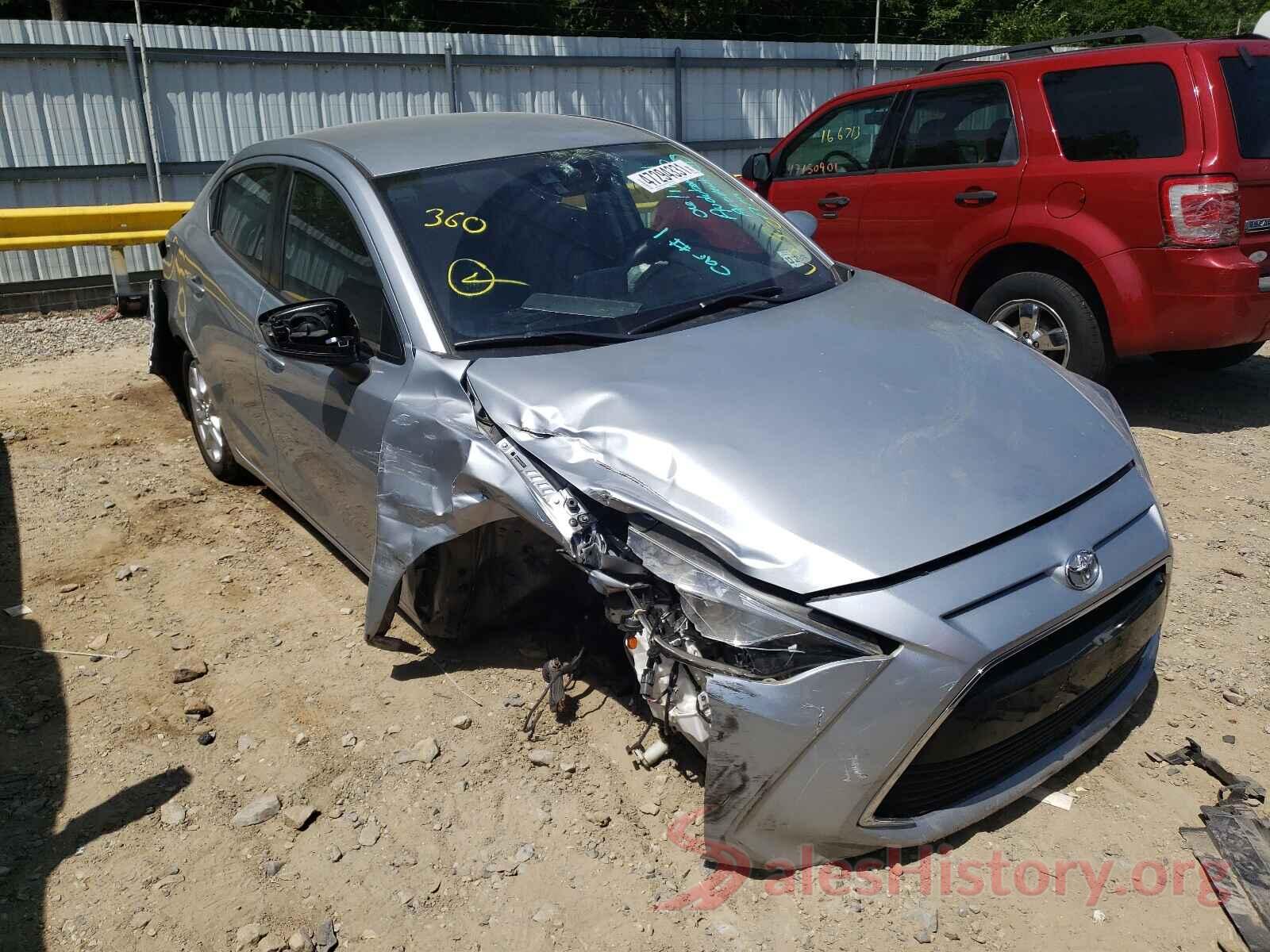 3MYDLBYV3JY317722 2018 TOYOTA YARIS