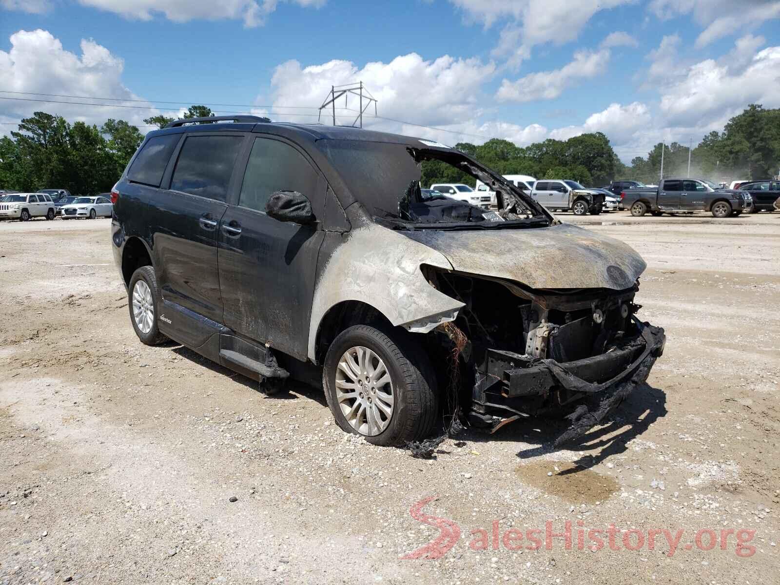 5TDYZ3DC0HS773932 2017 TOYOTA SIENNA