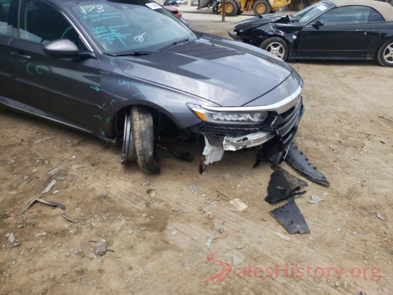 1HGCV1F52JA090918 2018 HONDA ACCORD