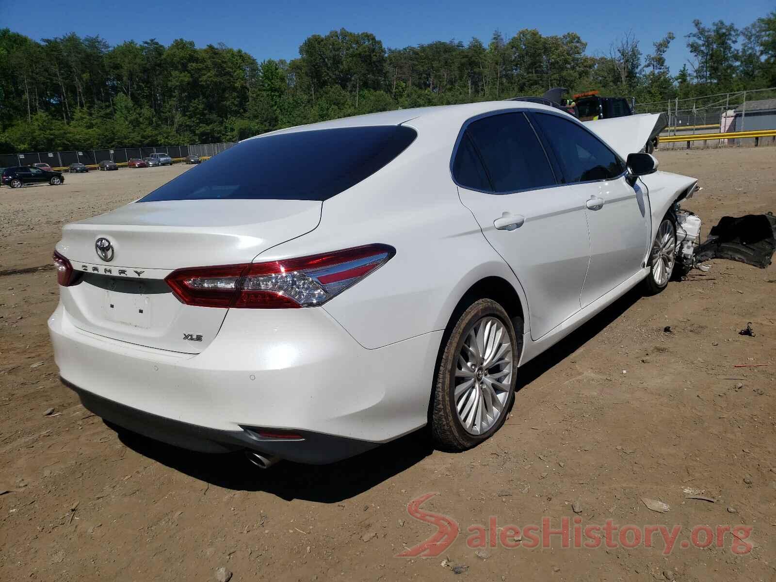 4T1B11HK5JU075588 2018 TOYOTA CAMRY