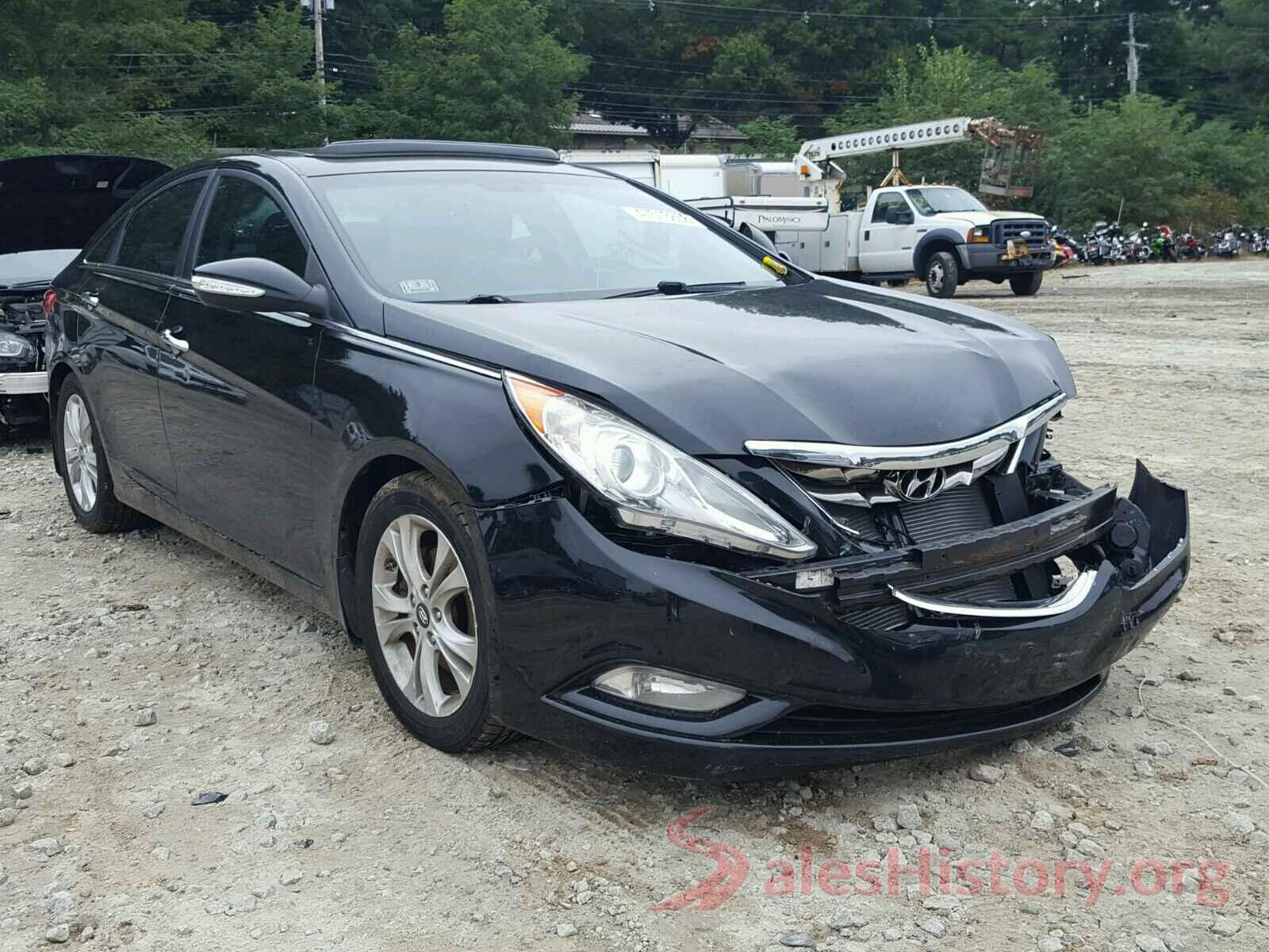 5NPEC4AC2BH173585 2011 HYUNDAI SONATA