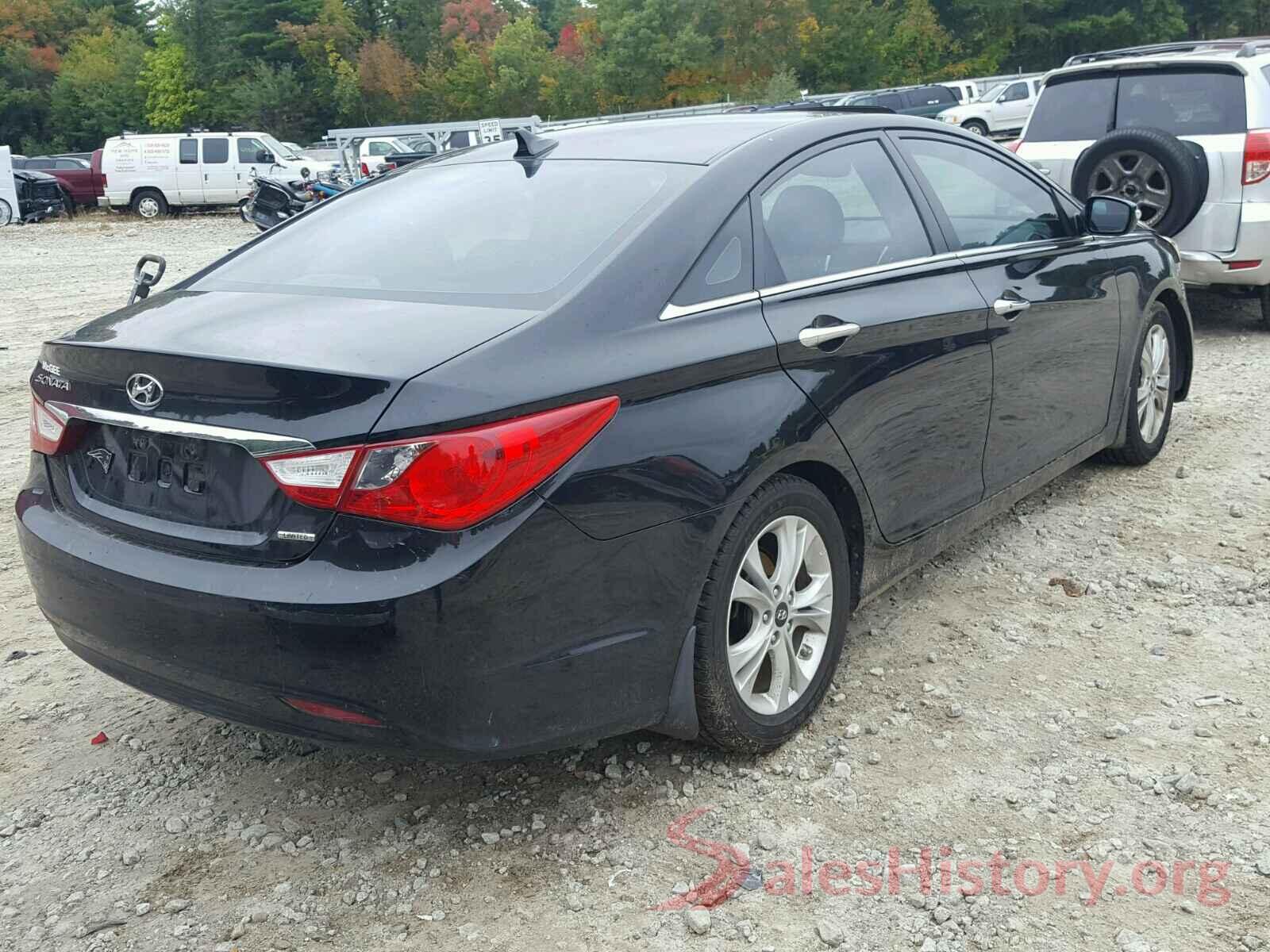 5NPEC4AC2BH173585 2011 HYUNDAI SONATA