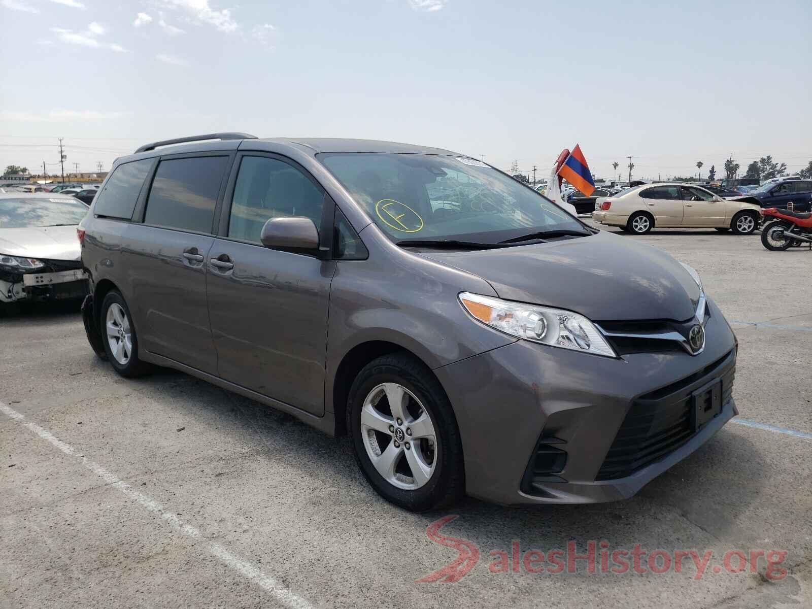 5TDKZ3DC7JS934496 2018 TOYOTA SIENNA