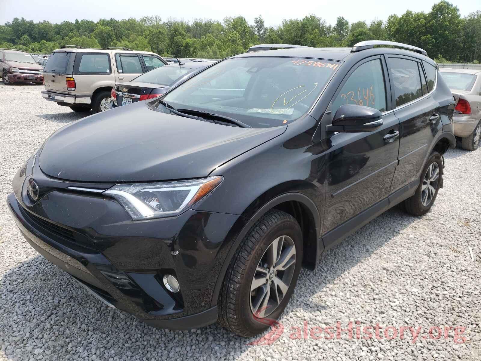 2T3RFREV8JW823092 2018 TOYOTA RAV4