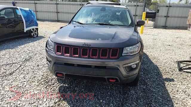 2017 JEEP COMPASS VIN 3C4NJDDB0HT607245, damage close-up