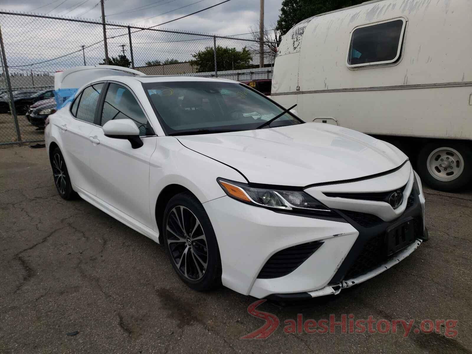 4T1B11HK7JU667462 2018 TOYOTA CAMRY