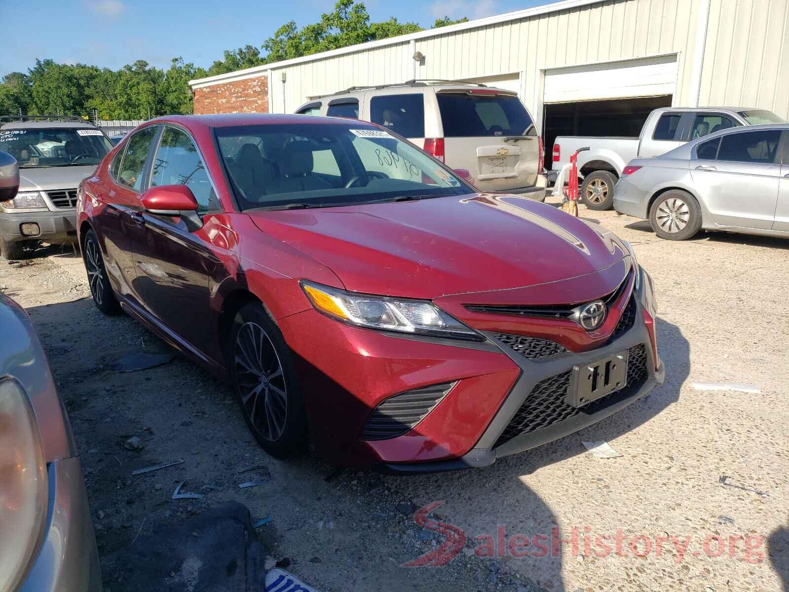 4T1B11HK9JU640425 2018 TOYOTA CAMRY