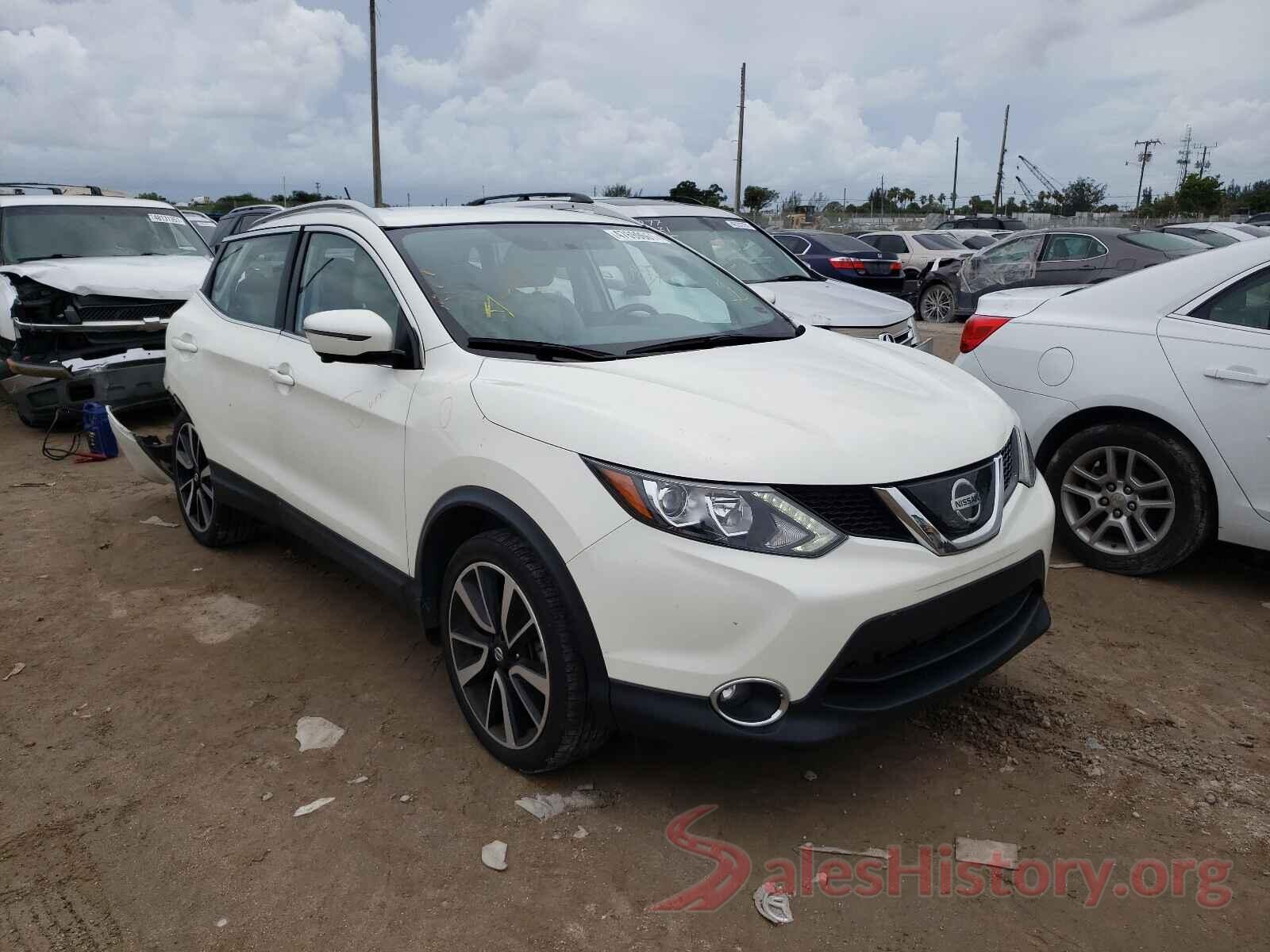 JN1BJ1CP3JW500823 2018 NISSAN ROGUE