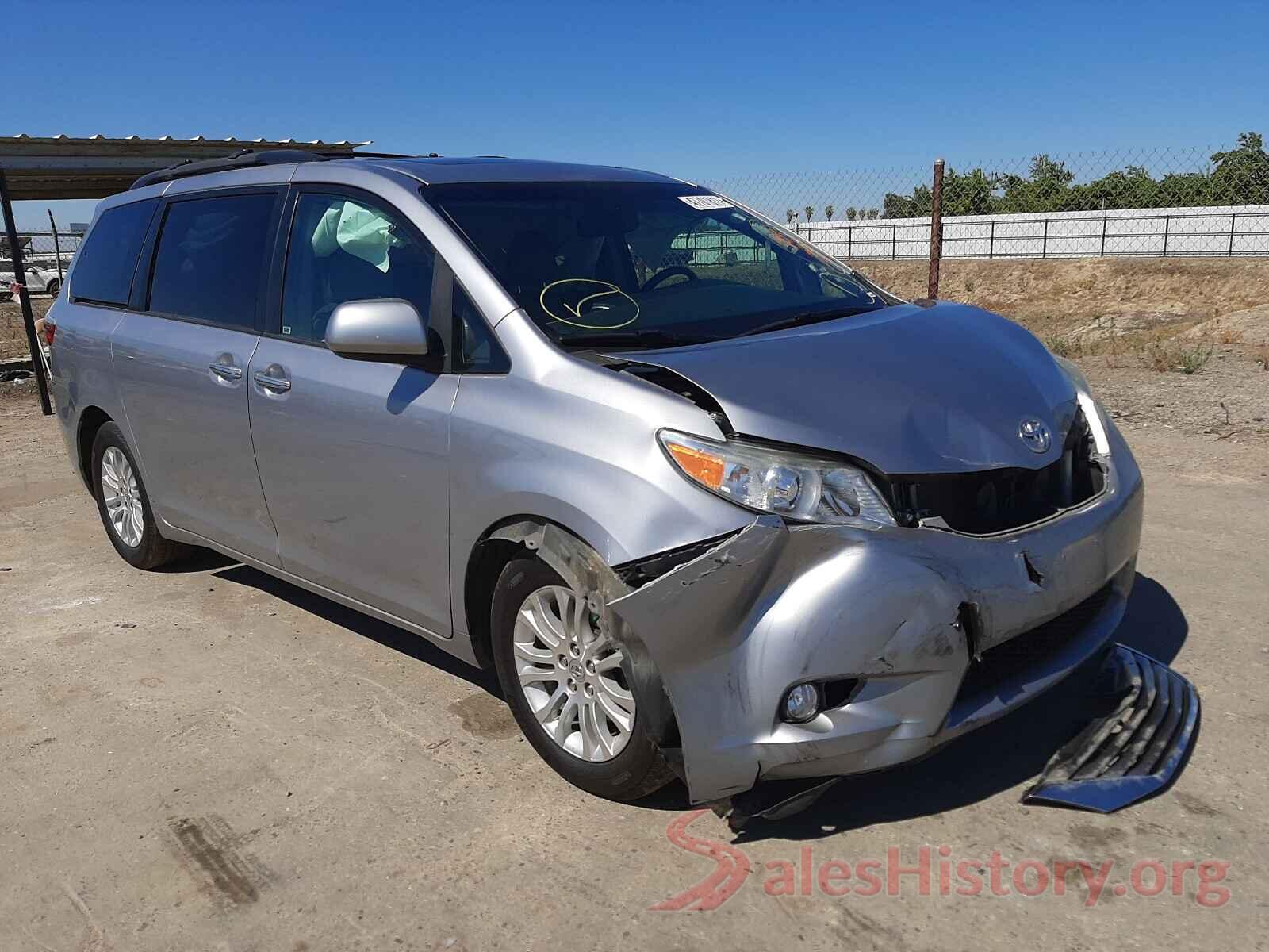 5TDYZ3DC9HS780135 2017 TOYOTA SIENNA