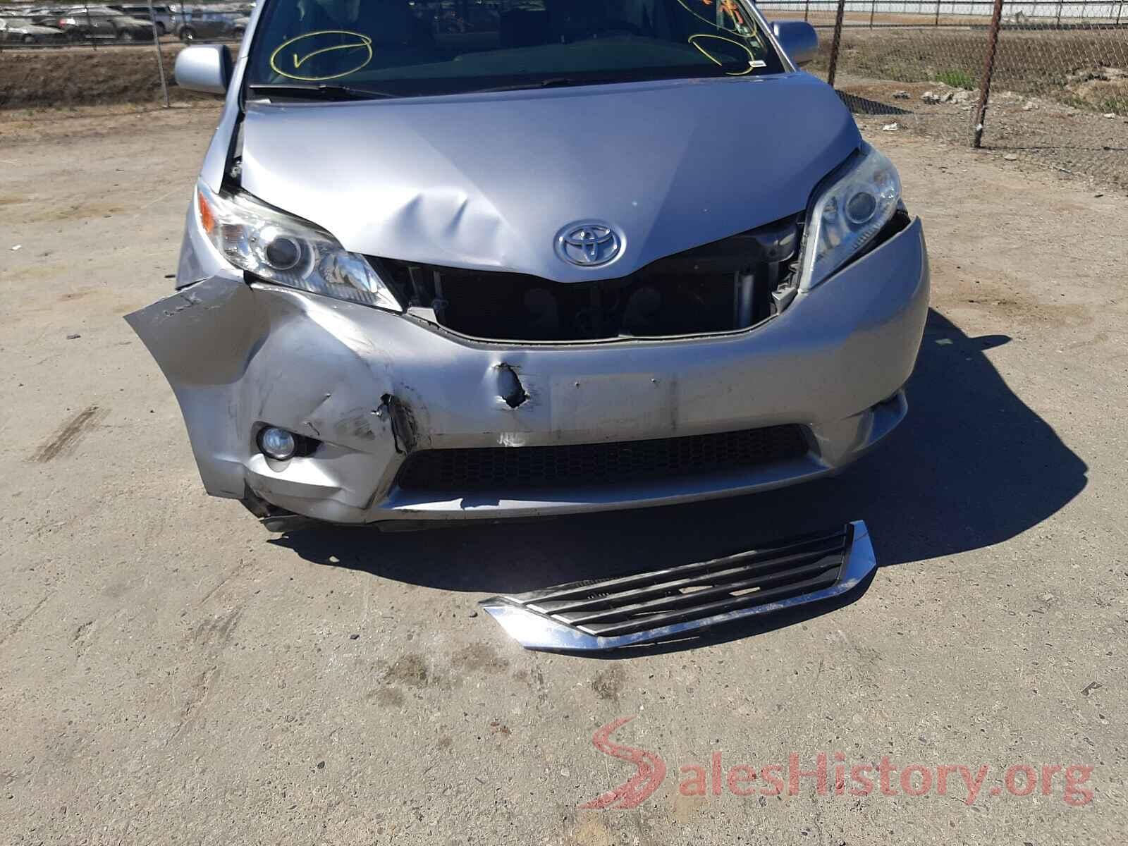 5TDYZ3DC9HS780135 2017 TOYOTA SIENNA