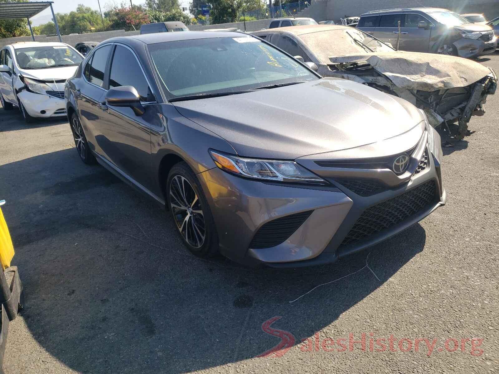 4T1B11HK7JU138304 2018 TOYOTA CAMRY