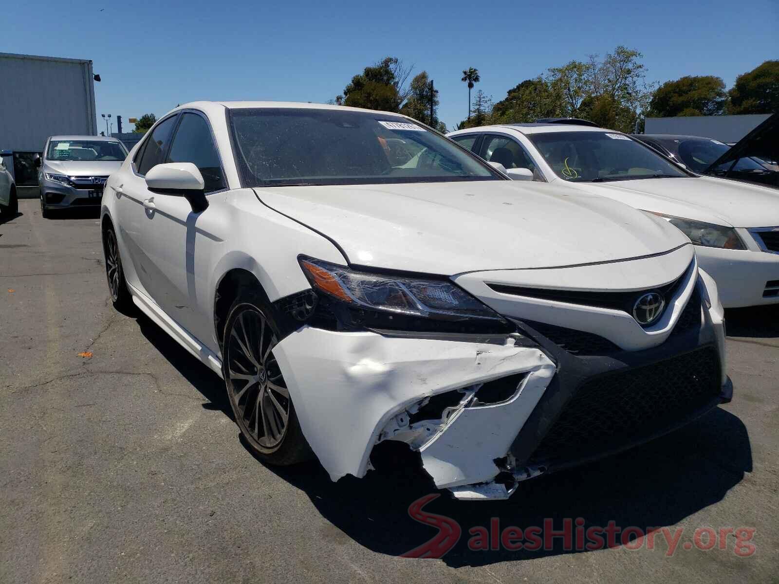 JTNB11HK0J3008838 2018 TOYOTA CAMRY