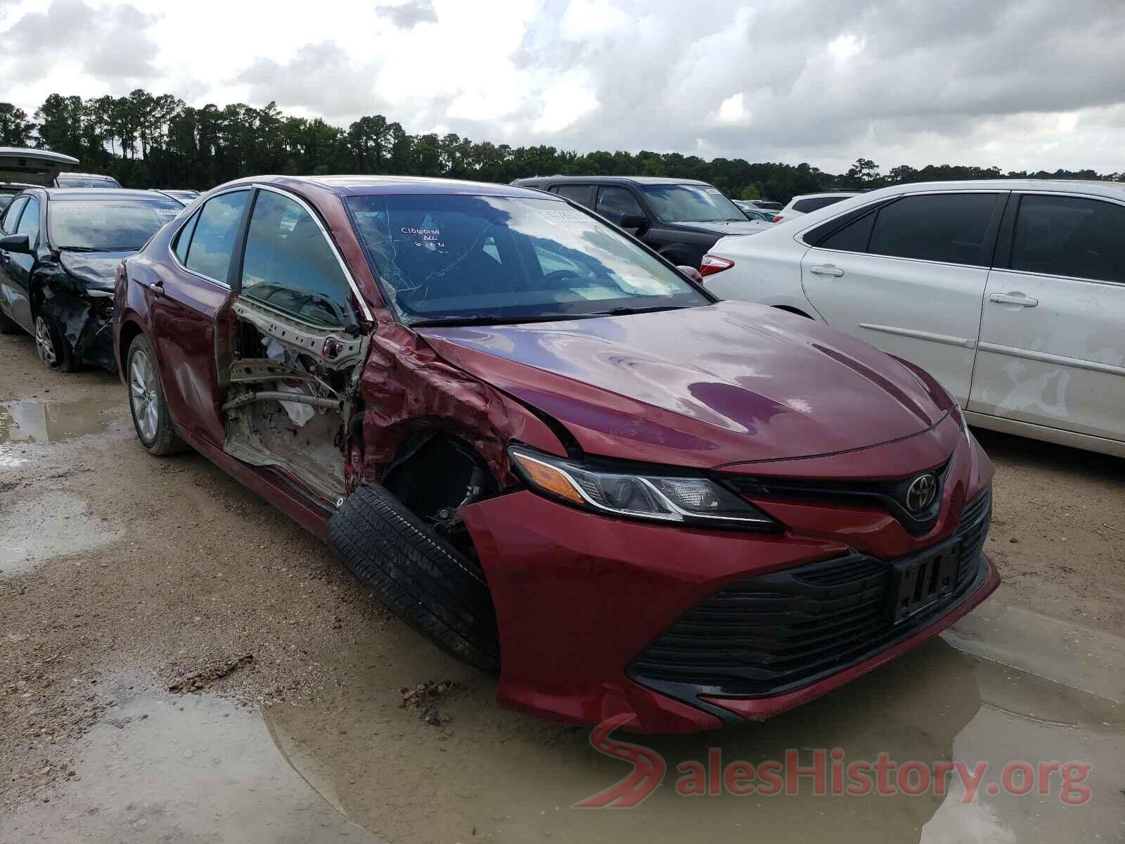 4T1B11HK2JU560769 2018 TOYOTA CAMRY