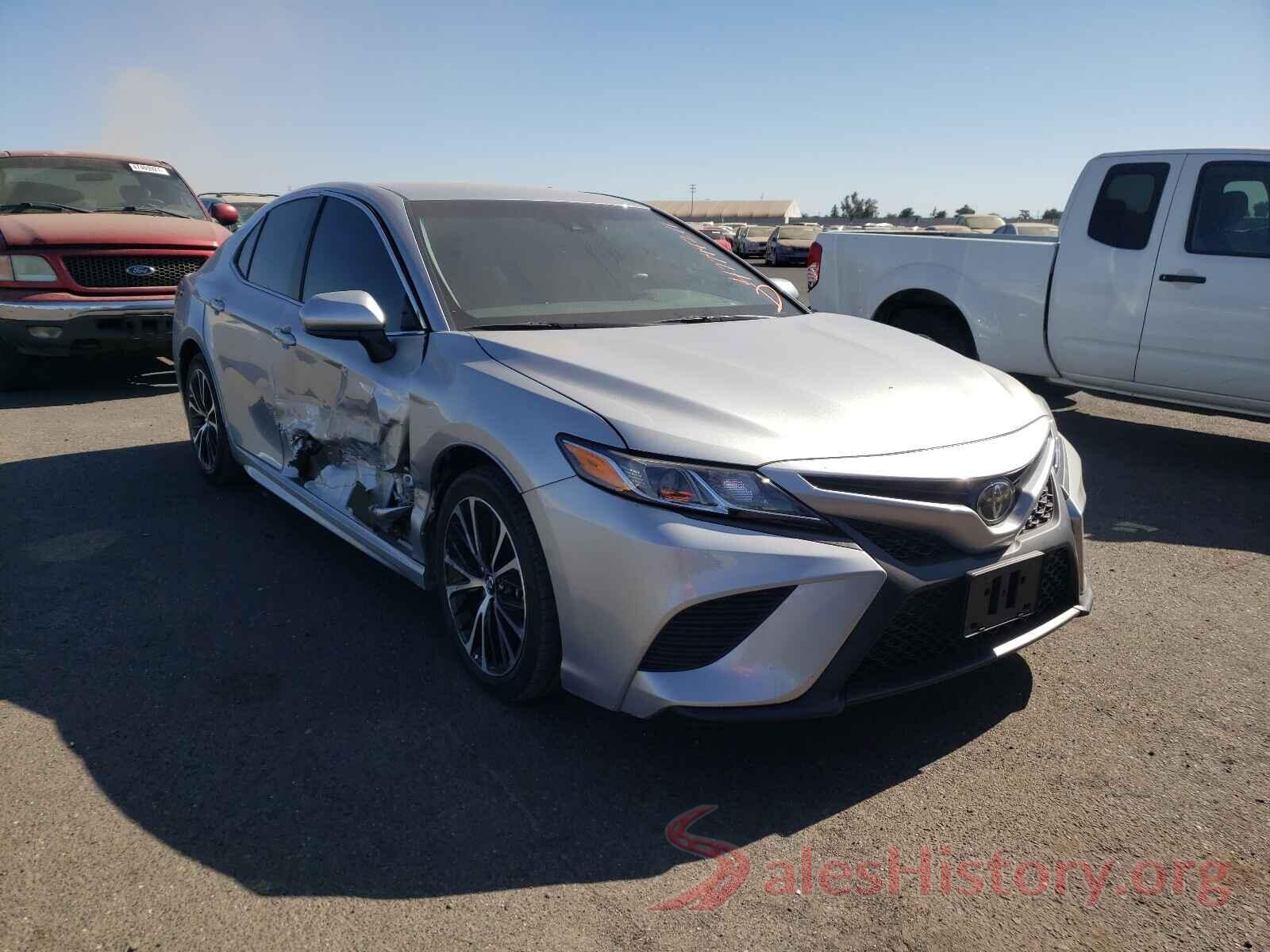 4T1B11HK0JU122672 2018 TOYOTA CAMRY