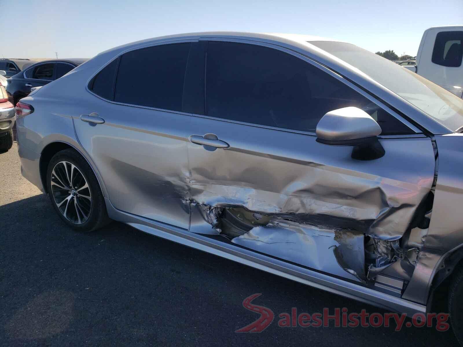 4T1B11HK0JU122672 2018 TOYOTA CAMRY