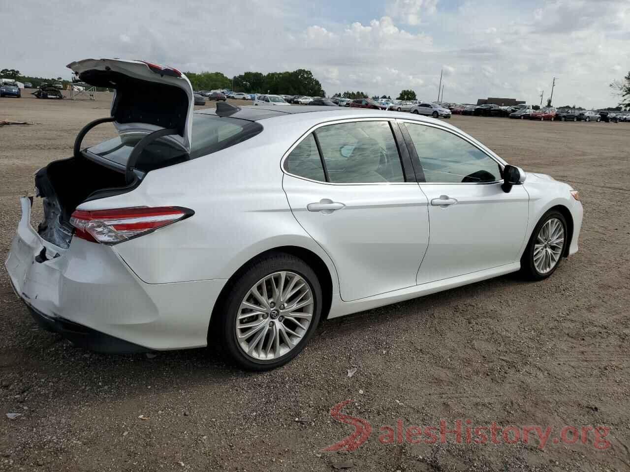 4T1BZ1HK1JU011637 2018 TOYOTA CAMRY