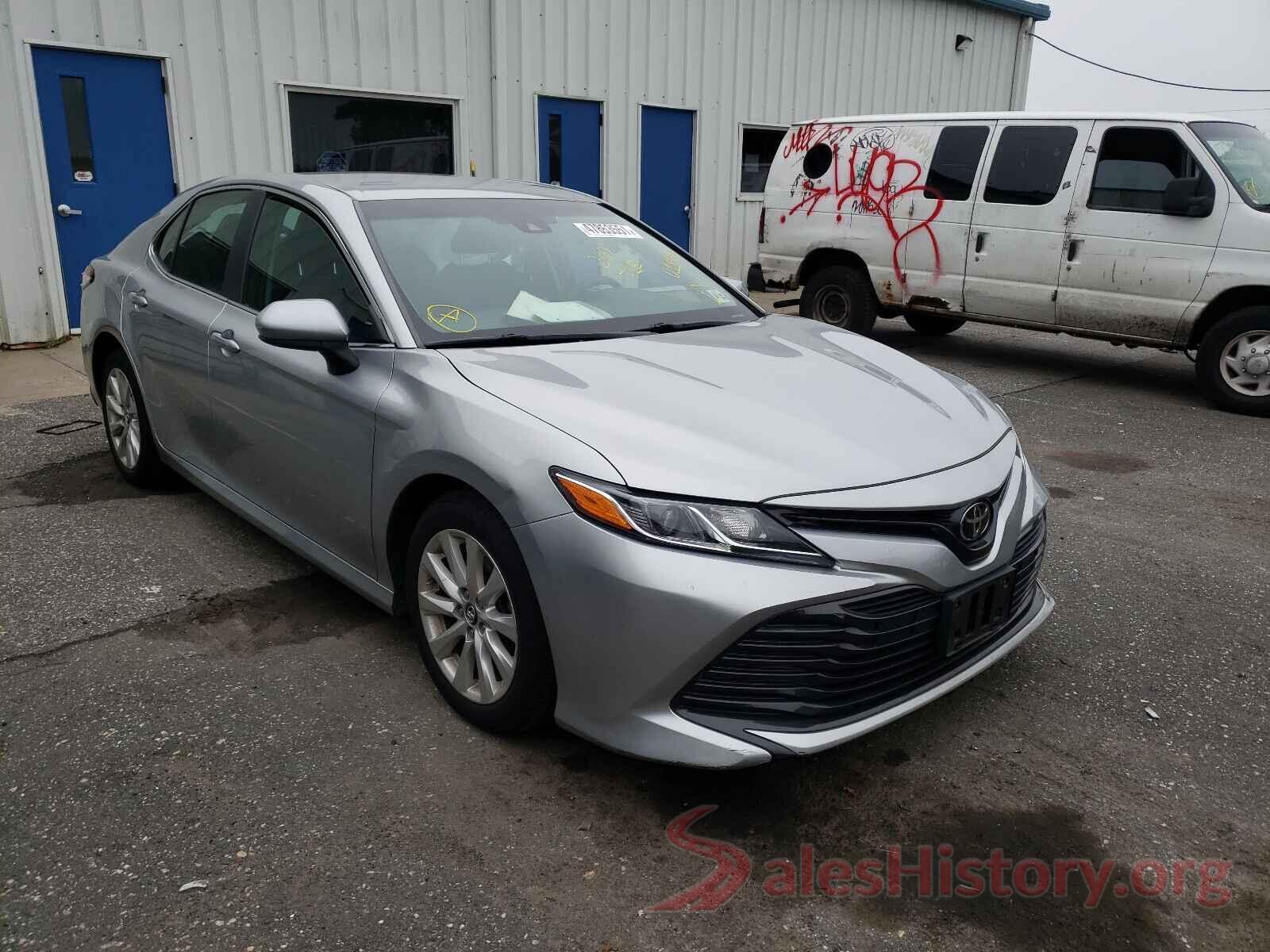 4T1B11HK8JU011934 2018 TOYOTA CAMRY