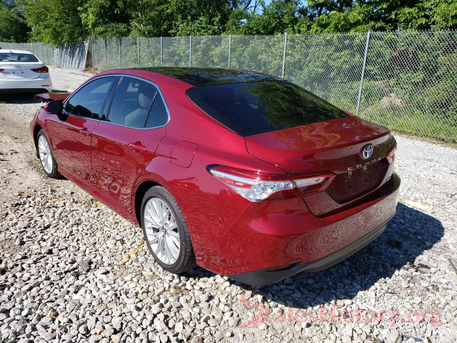 4T1B11HK0JU632858 2018 TOYOTA CAMRY