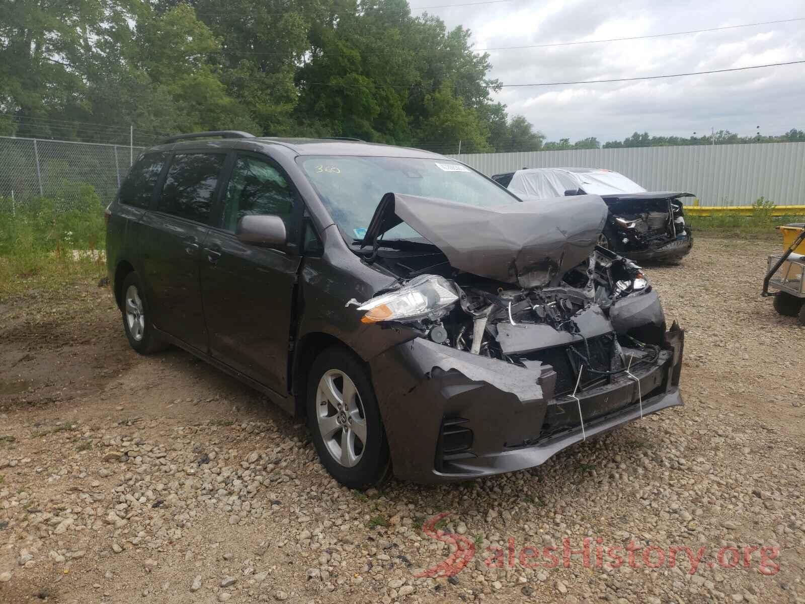 5TDKZ3DC0JS911772 2018 TOYOTA SIENNA