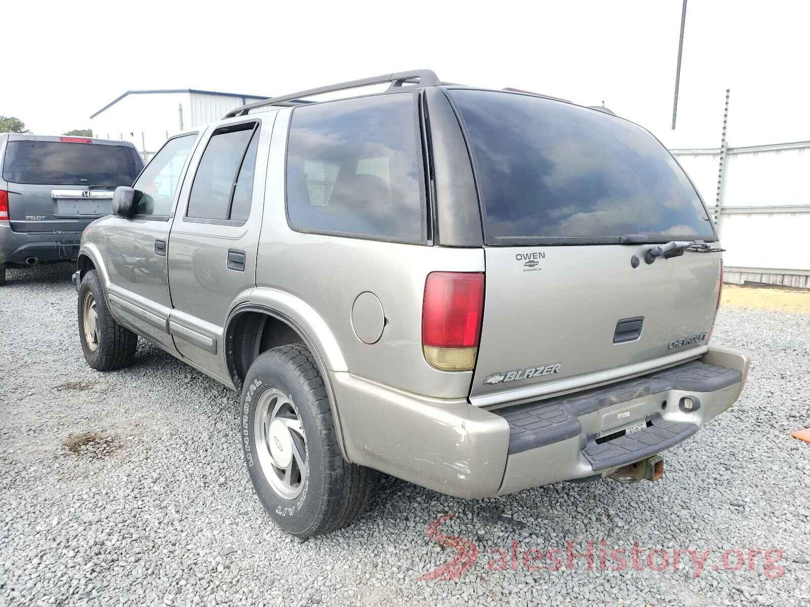 1GNDT13W812138557 2001 CHEVROLET BLAZER