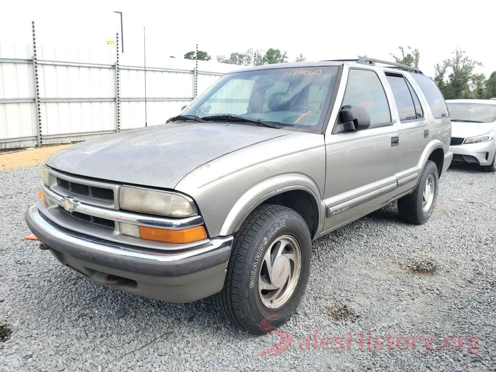 1GNDT13W812138557 2001 CHEVROLET BLAZER