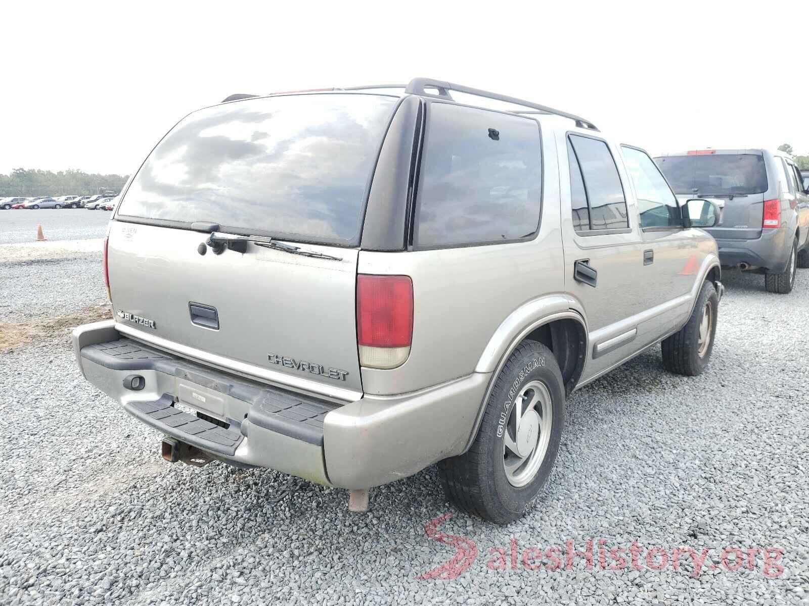 1GNDT13W812138557 2001 CHEVROLET BLAZER