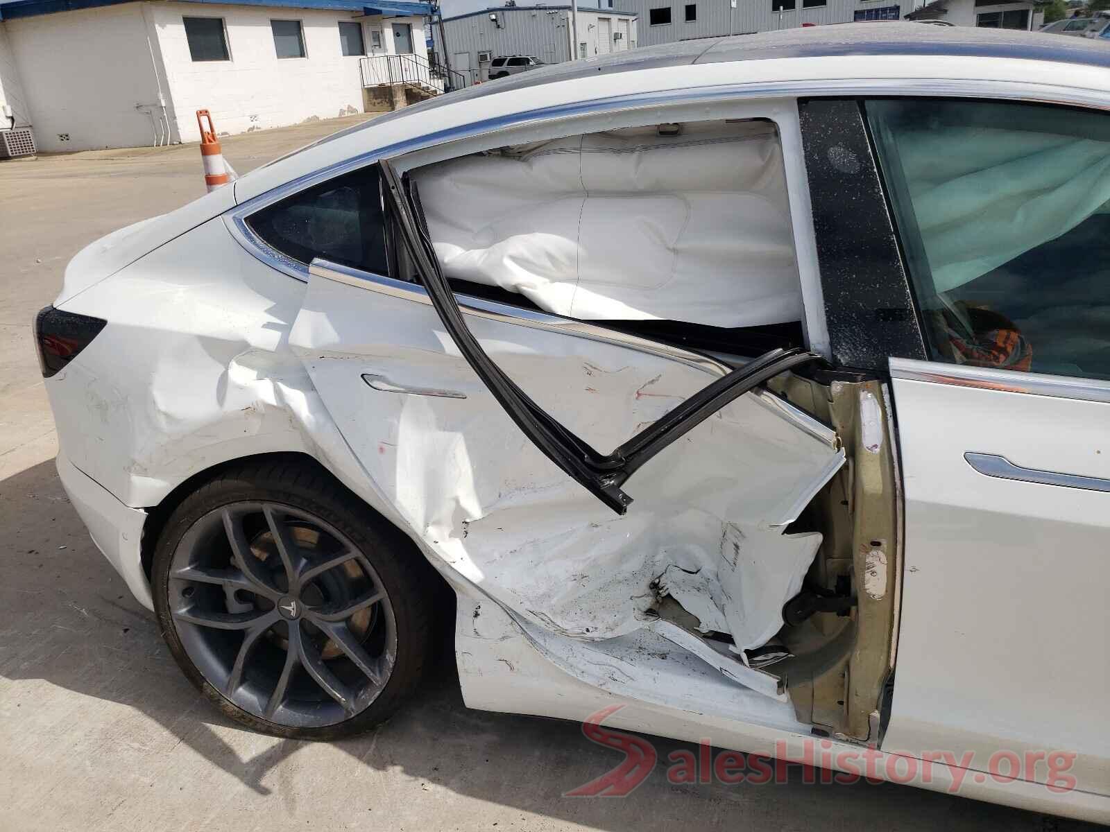 5YJ3E1EB1JF185726 2018 TESLA MODEL 3