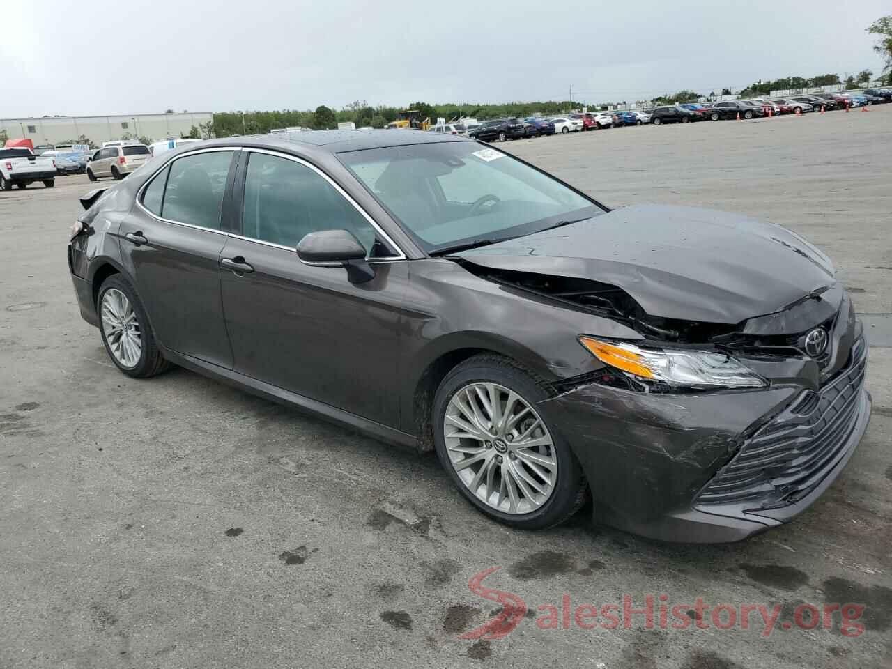 4T1B11HK8JU030564 2018 TOYOTA CAMRY