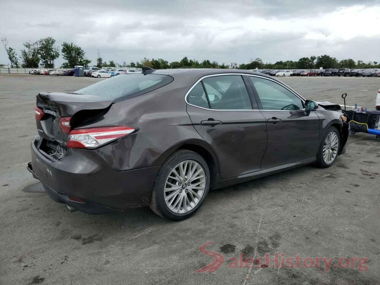 4T1B11HK8JU030564 2018 TOYOTA CAMRY