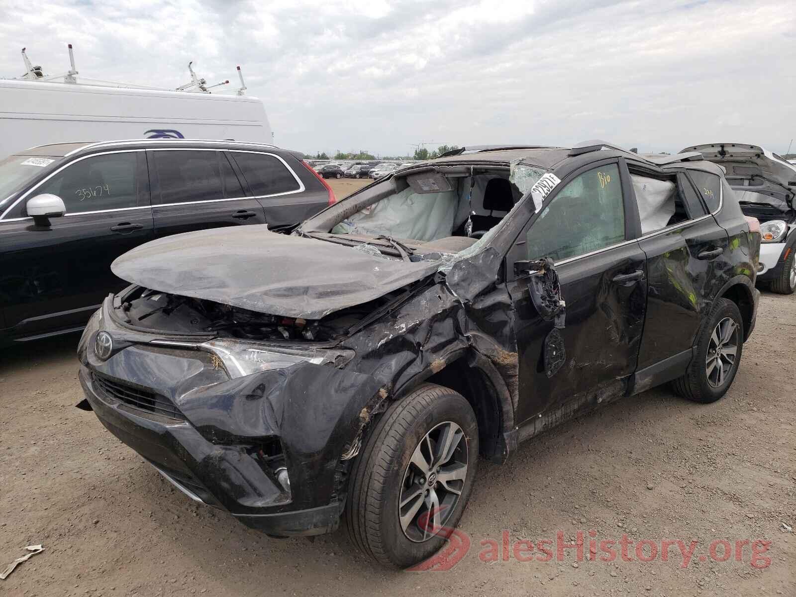 2T3RFREV3JW796044 2018 TOYOTA RAV4