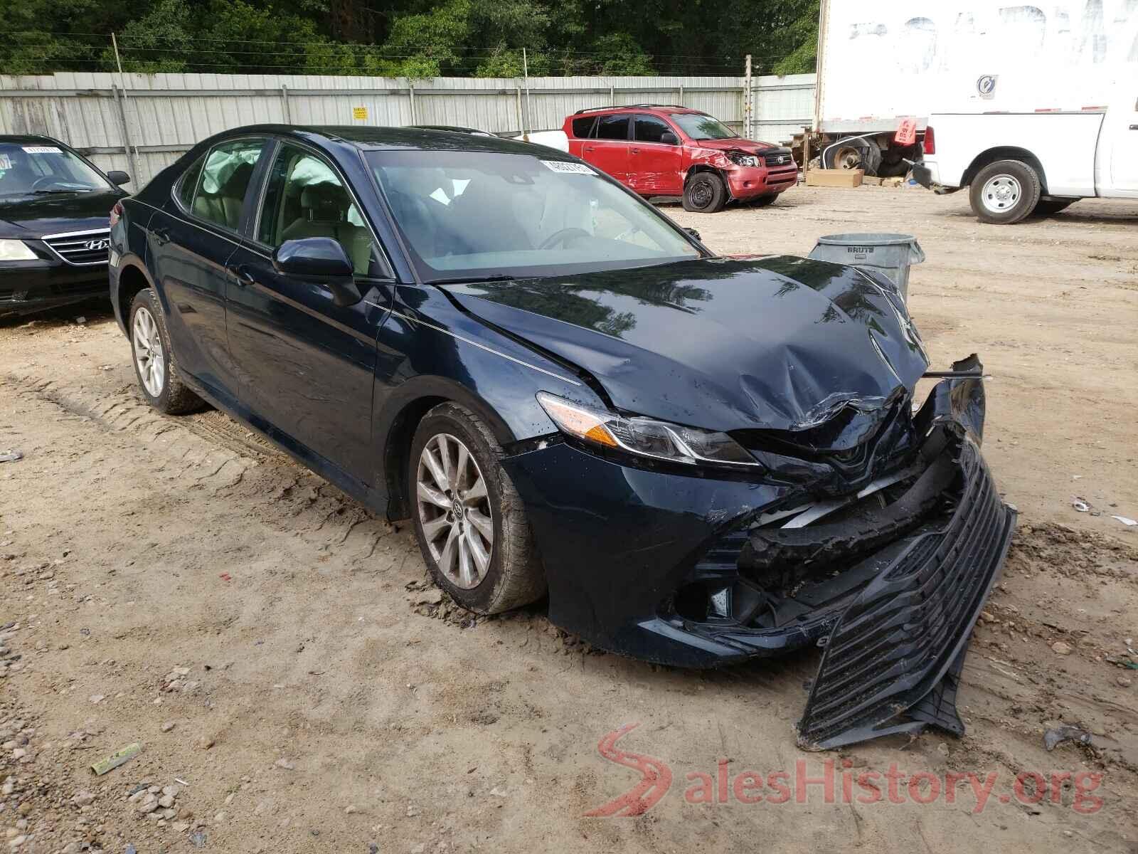 4T1B11HK2JU588099 2018 TOYOTA CAMRY