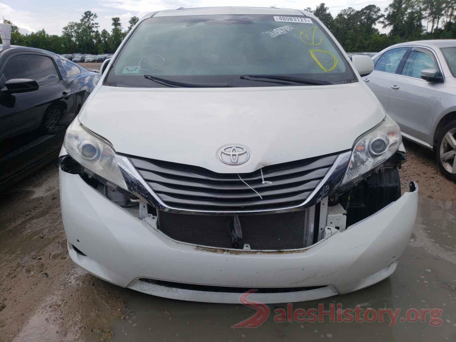 5TDYZ3DC2HS832902 2017 TOYOTA SIENNA