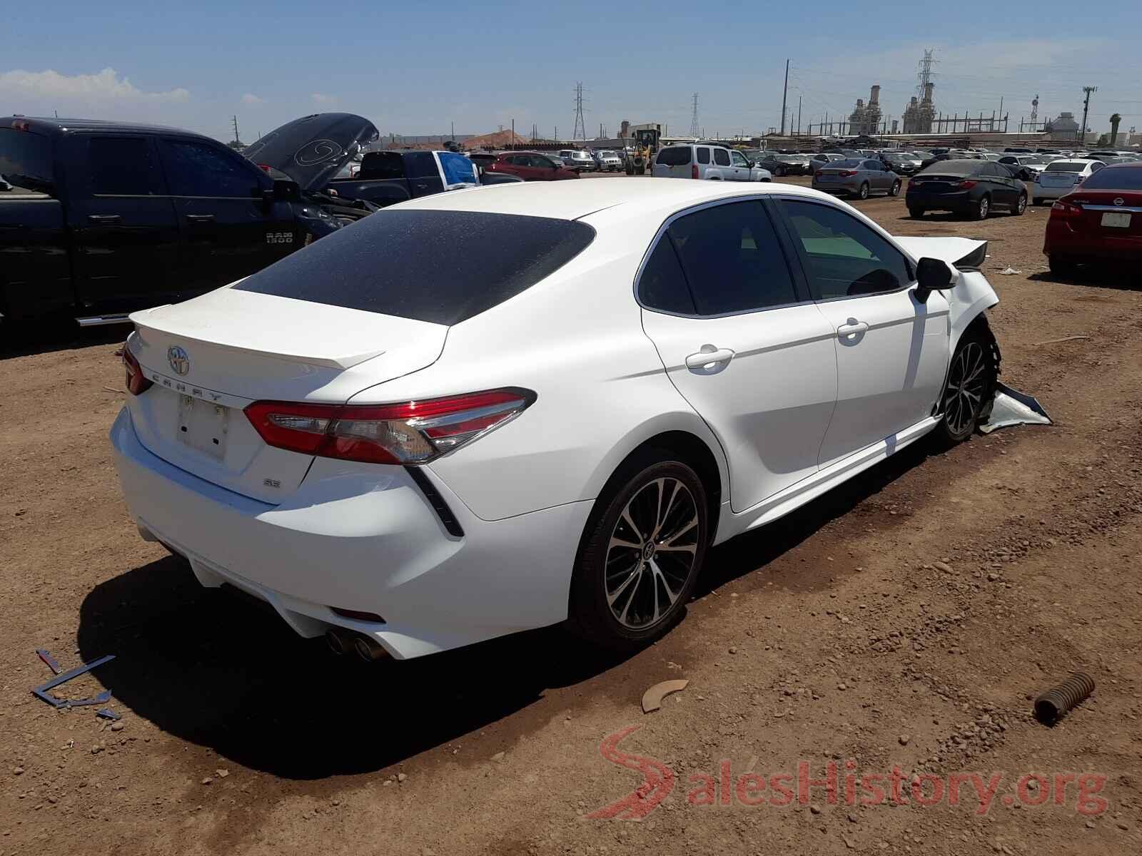 4T1B11HK3JU096018 2018 TOYOTA CAMRY