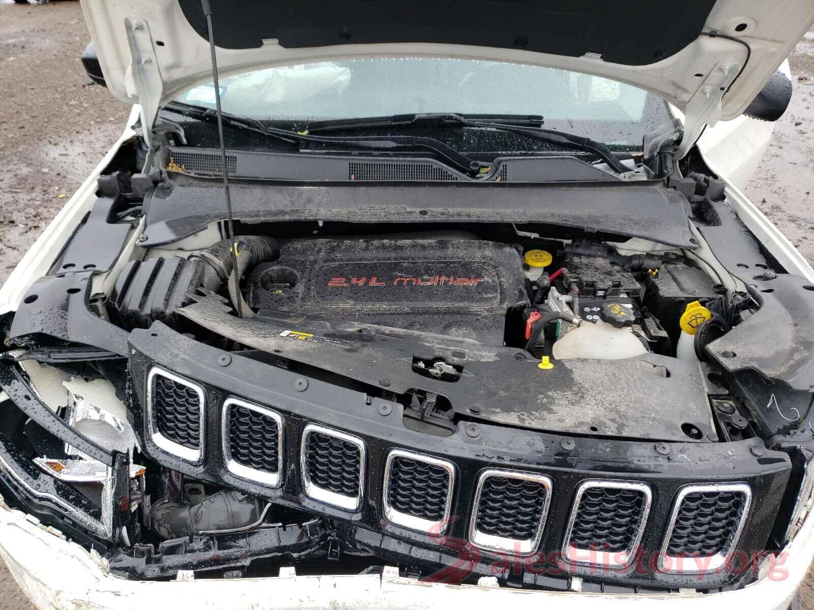 3C4NJDABXJT418760 2018 JEEP COMPASS