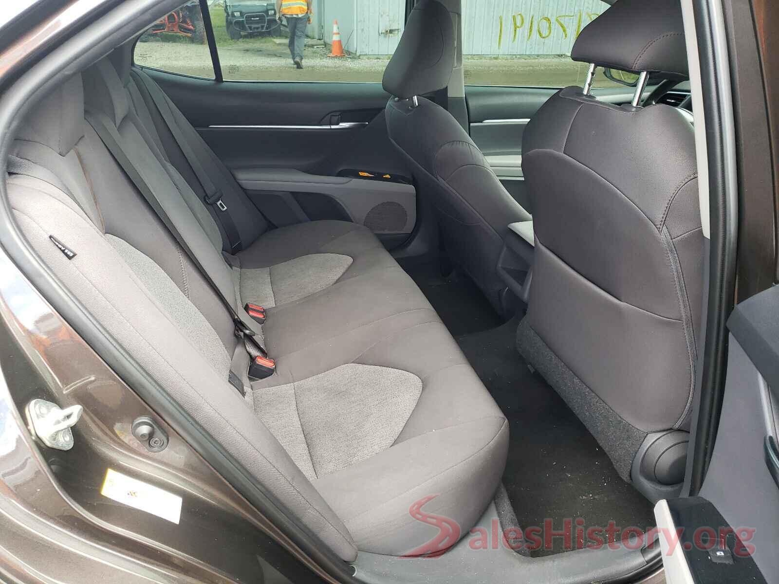 4T1B11HKXJU650865 2018 TOYOTA CAMRY