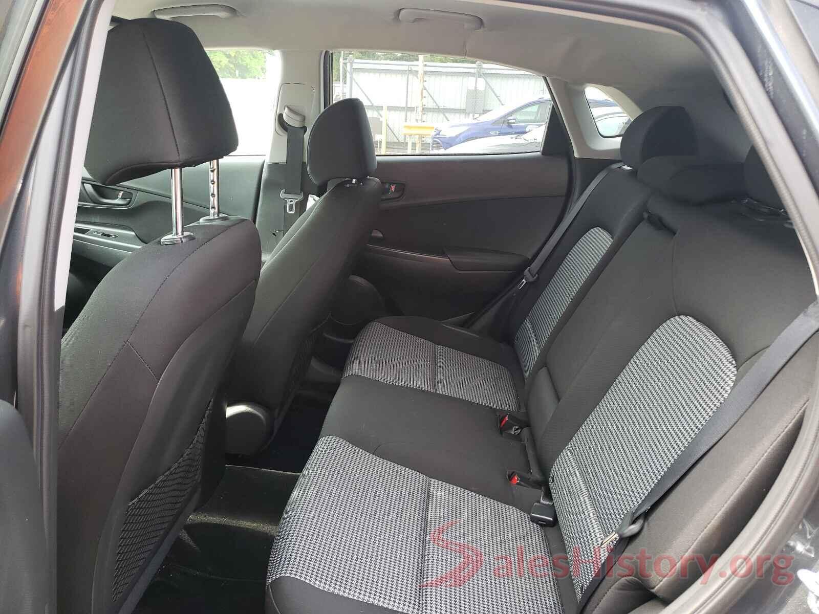 KM8K22AAXJU080774 2018 HYUNDAI KONA