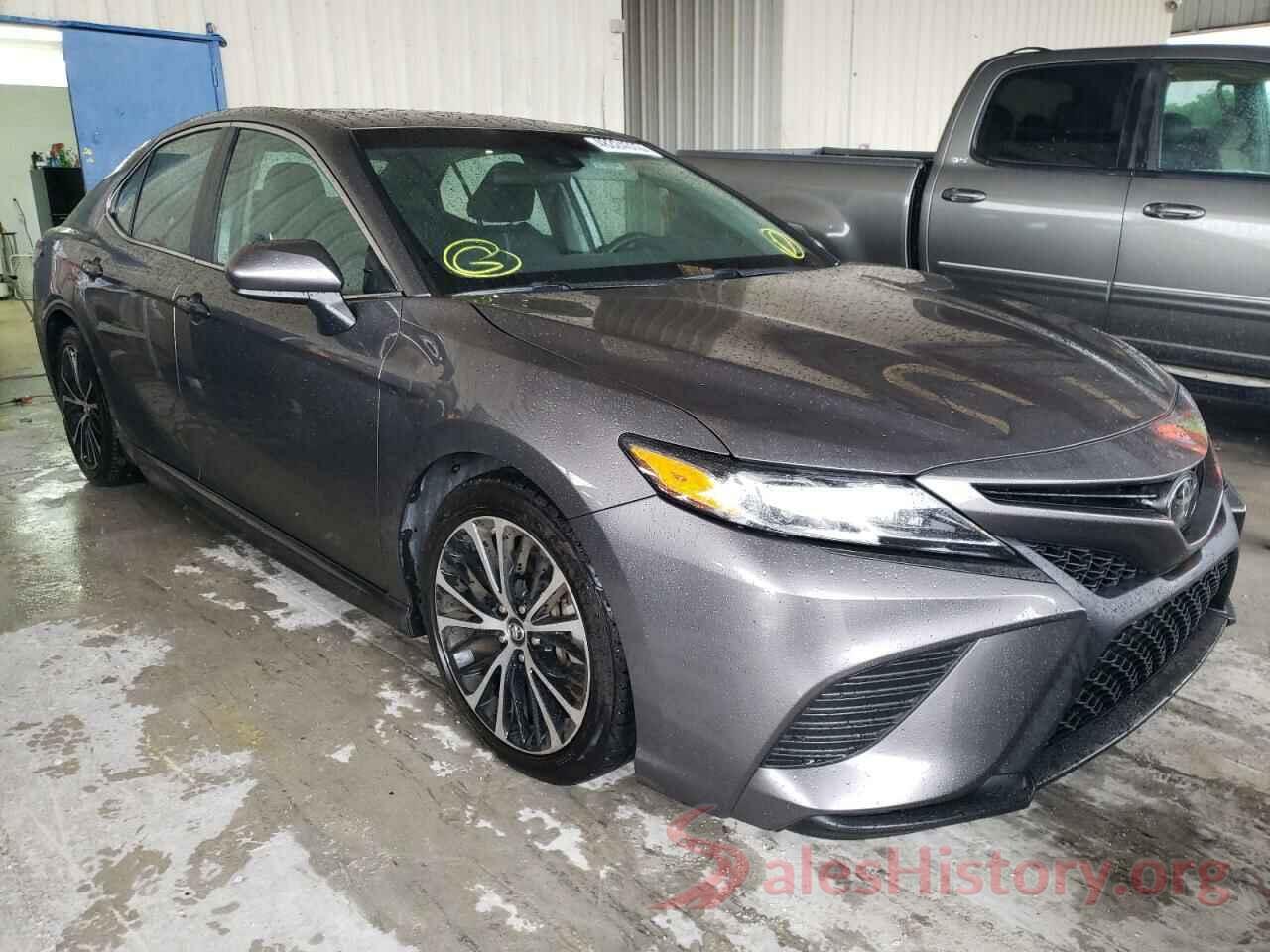 4T1B11HK7JU600490 2018 TOYOTA CAMRY