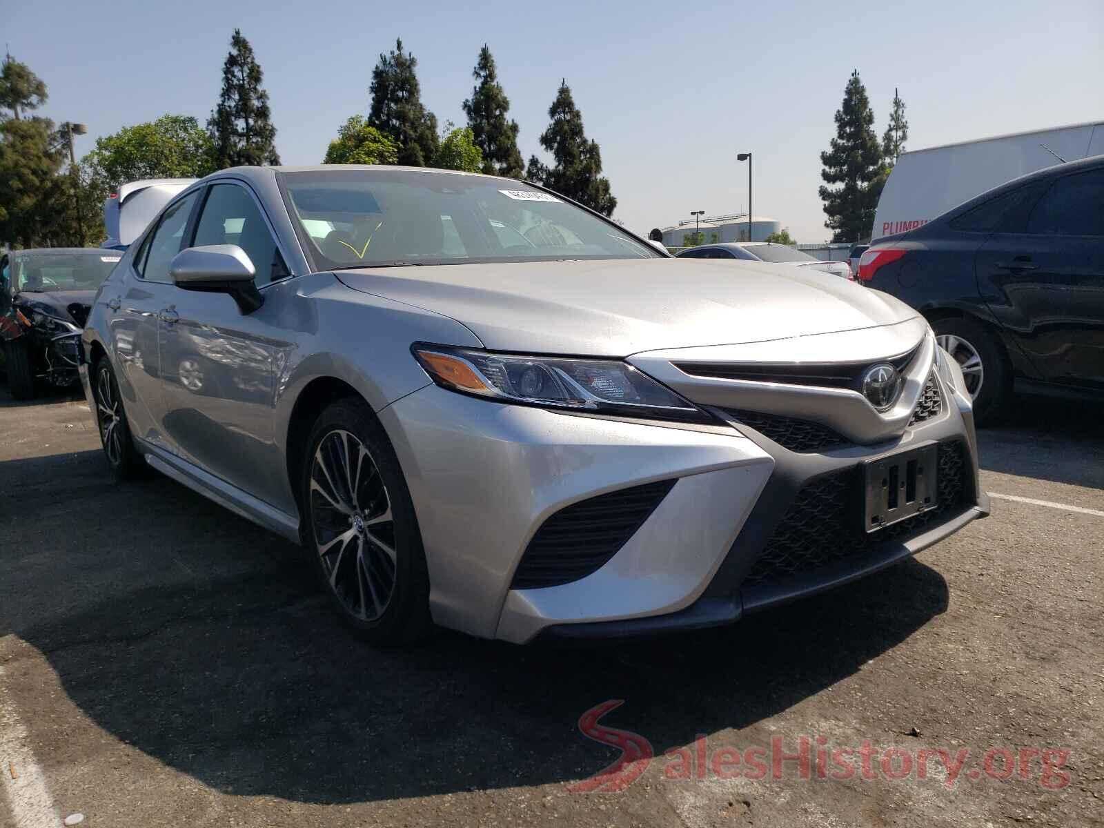 4T1B11HK0JU564576 2018 TOYOTA CAMRY