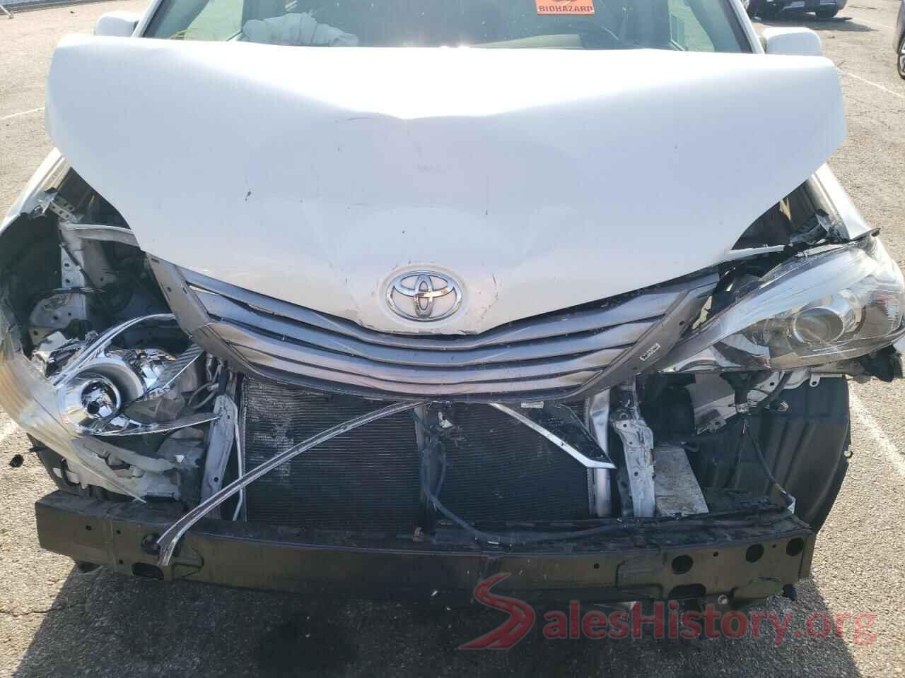 5TDYZ3DC2HS813119 2017 TOYOTA SIENNA