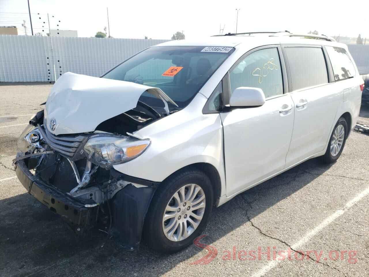 5TDYZ3DC2HS813119 2017 TOYOTA SIENNA