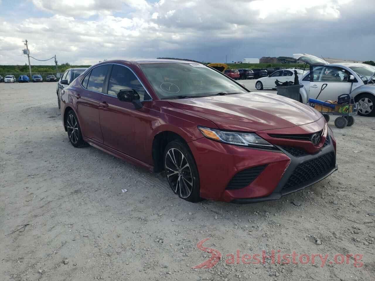 4T1B11HK9JU570957 2018 TOYOTA CAMRY